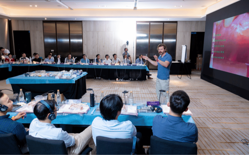 Toàn cảnh khóa học chuyên sâu về quản trị mô mềm quanh Implant với sự hướng dẫn của giảng viên quốc tế